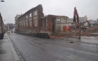 photo d'une démolition en zone urbaine